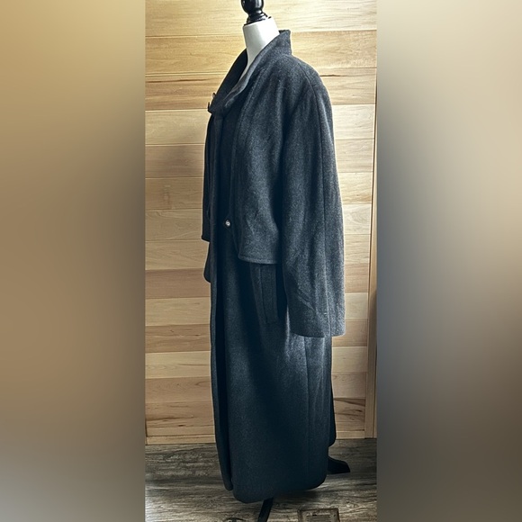 Size 16 Elegant Black Wool Trench Coat for Women very soft - Picture 3 of 10